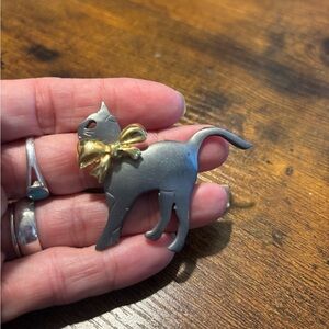 Cat Brooch Pin Silver tone Gray Gold Bow